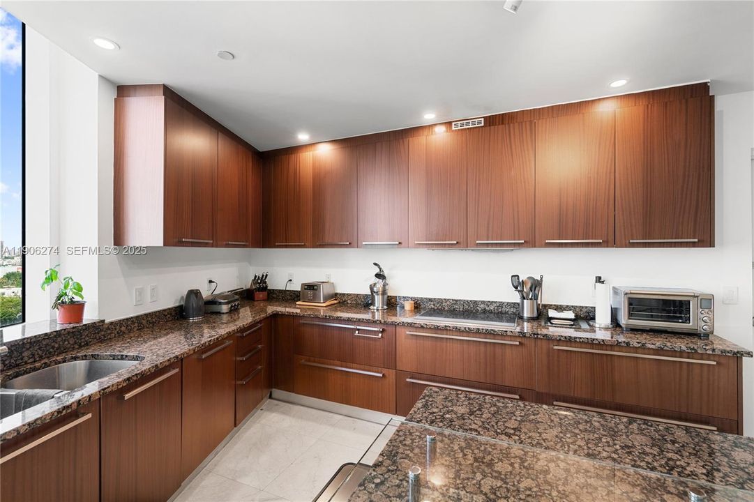 待售: $2,250,000 (3 贝兹, 3 浴室, 2327 平方英尺)