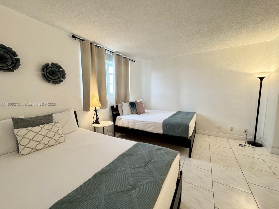 待售: $430,000 (1 贝兹, 1 浴室, 874 平方英尺)