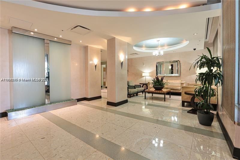 待售: $430,000 (1 贝兹, 1 浴室, 874 平方英尺)