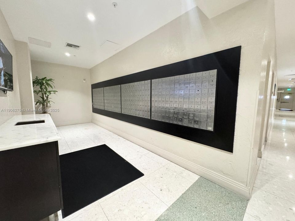 待售: $430,000 (1 贝兹, 1 浴室, 874 平方英尺)