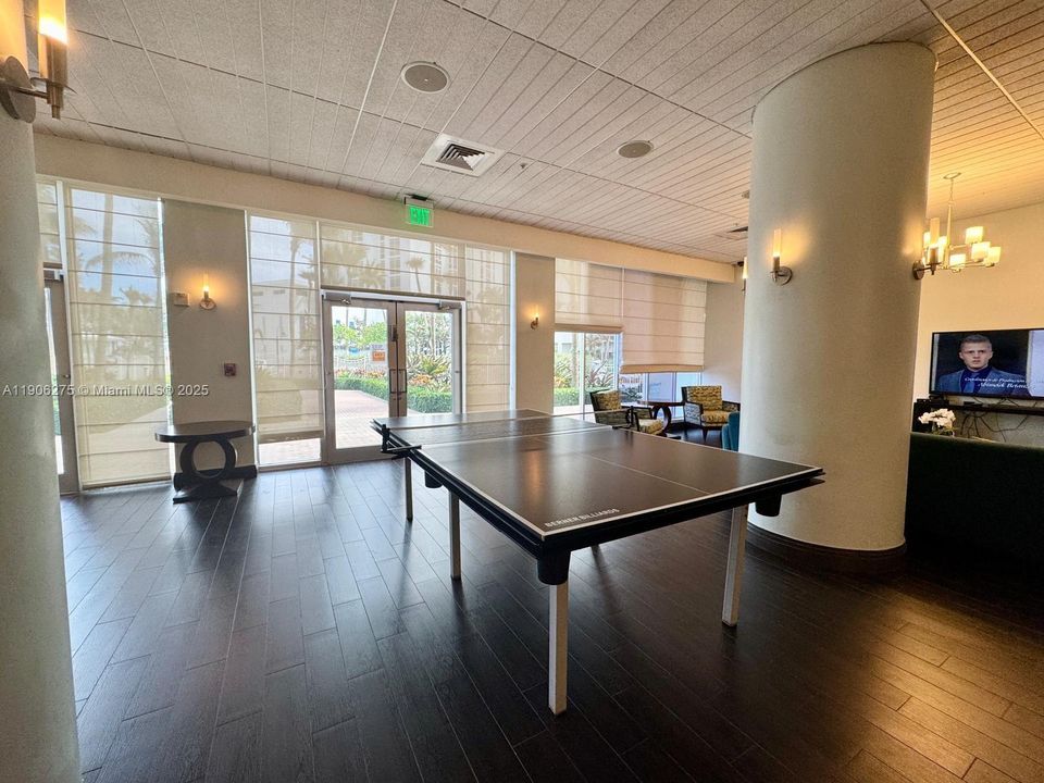 待售: $430,000 (1 贝兹, 1 浴室, 874 平方英尺)