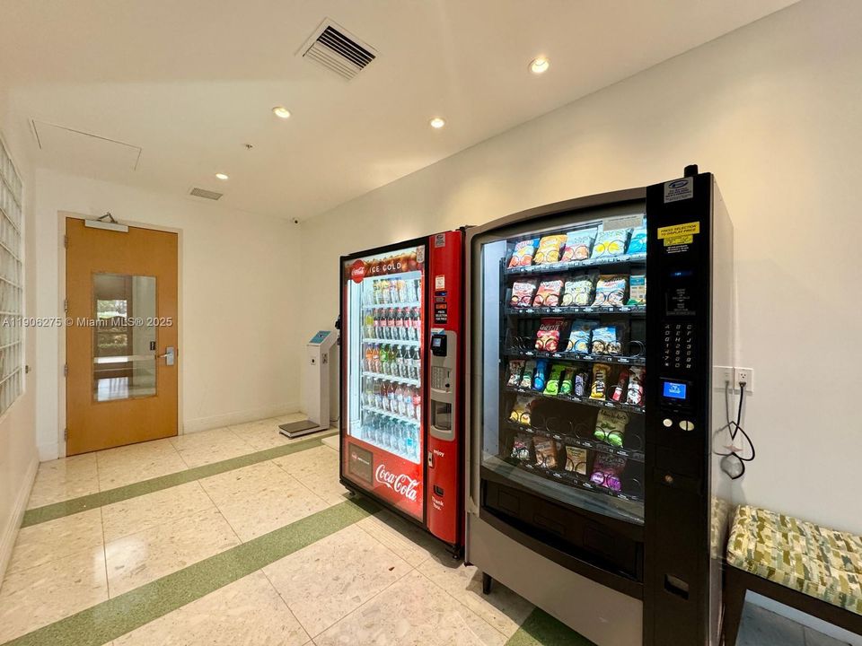 待售: $430,000 (1 贝兹, 1 浴室, 874 平方英尺)