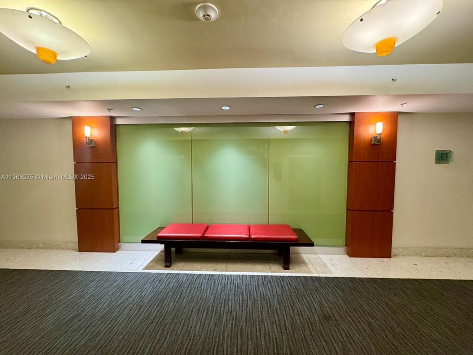 待售: $430,000 (1 贝兹, 1 浴室, 874 平方英尺)