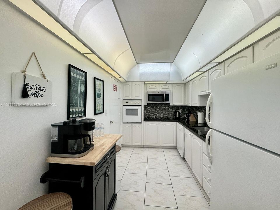 待售: $430,000 (1 贝兹, 1 浴室, 874 平方英尺)