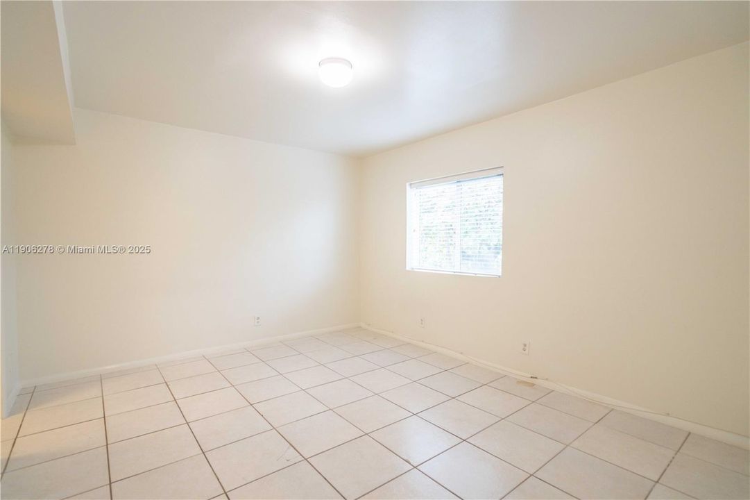 最近租的: $1,750 (1 贝兹, 1 浴室, 550 平方英尺)