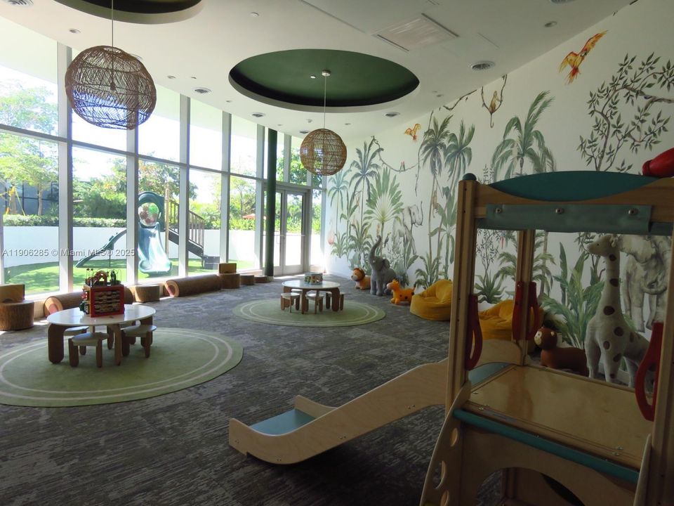 Под контрактом: $10,000 (2 спален, 3 ванн, 0 Квадратных фут)