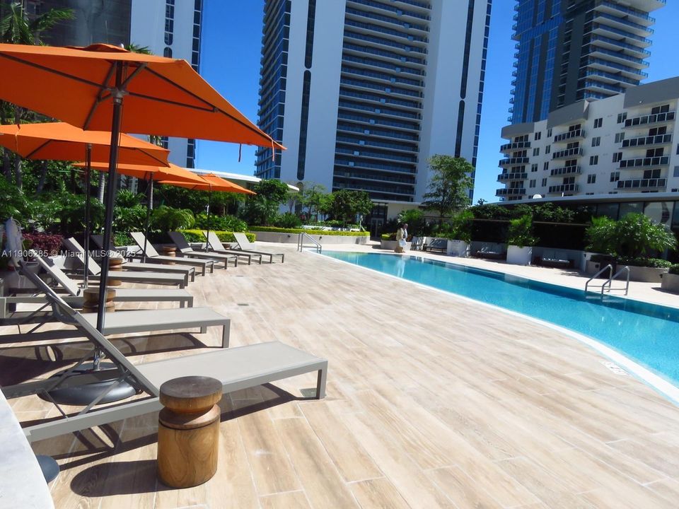 Под контрактом: $10,000 (2 спален, 3 ванн, 0 Квадратных фут)