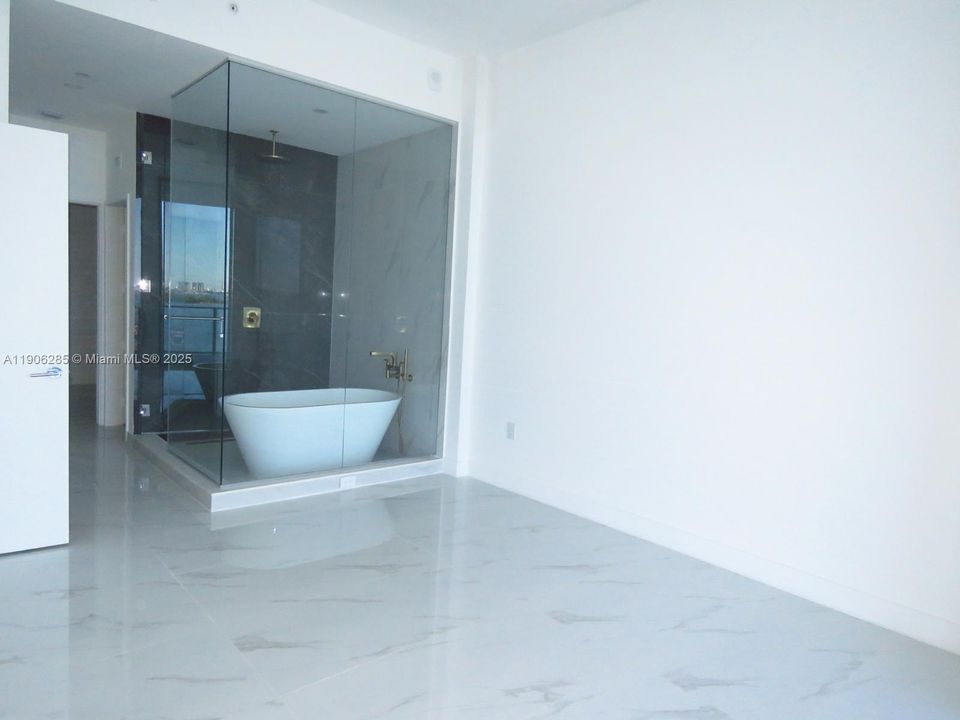 Под контрактом: $10,000 (2 спален, 3 ванн, 0 Квадратных фут)