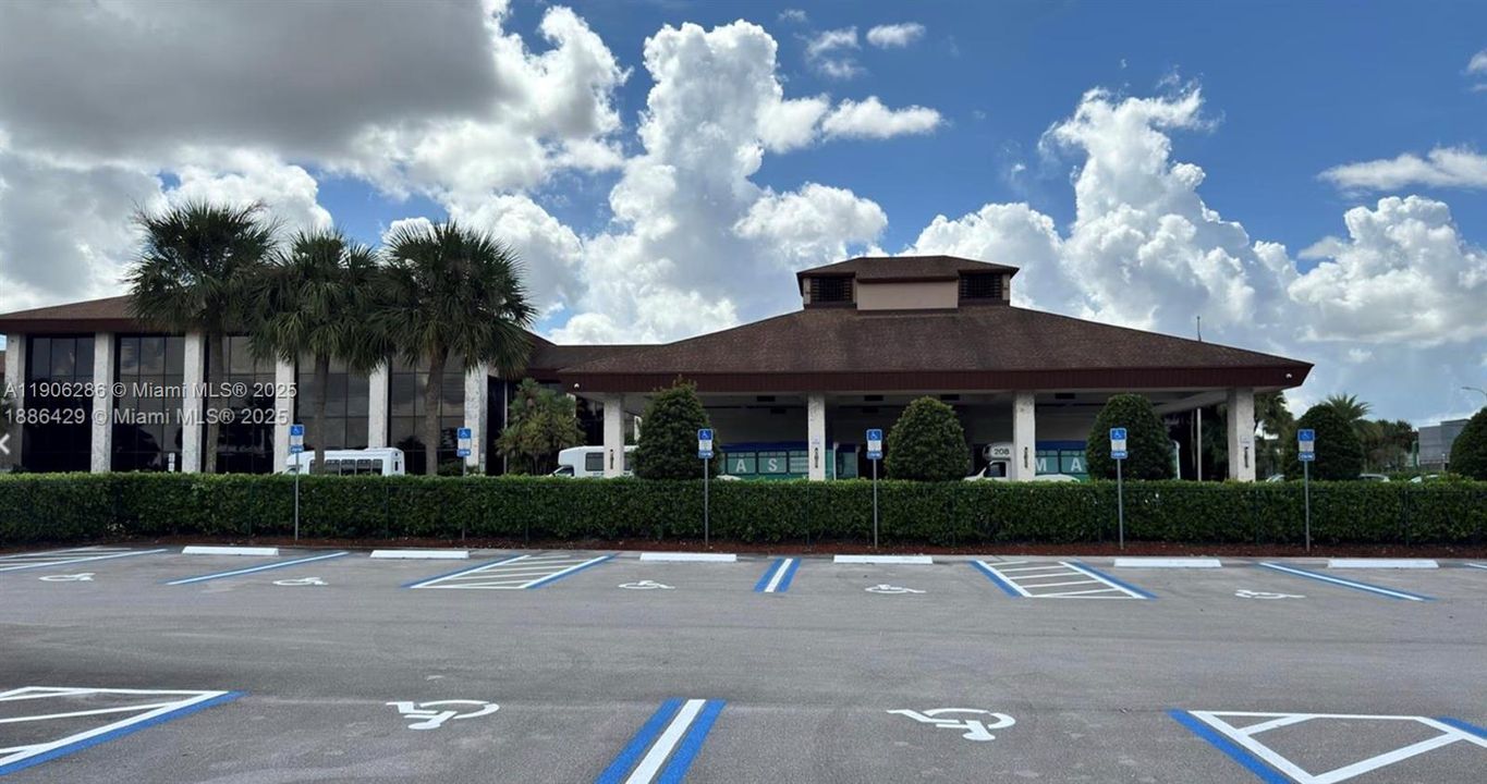 For Sale: $269,500 (2 beds, 2 baths, 1364 Square Feet)