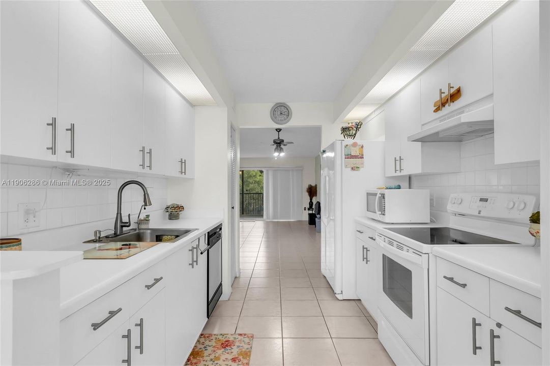 For Sale: $269,500 (2 beds, 2 baths, 1364 Square Feet)