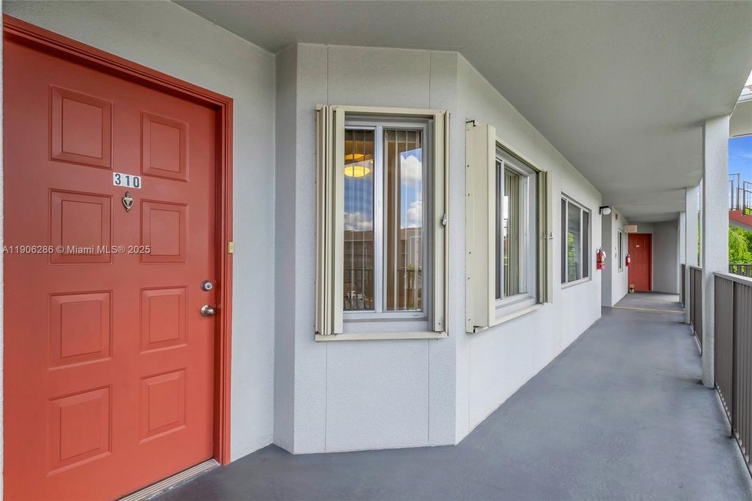 For Sale: $269,500 (2 beds, 2 baths, 1364 Square Feet)