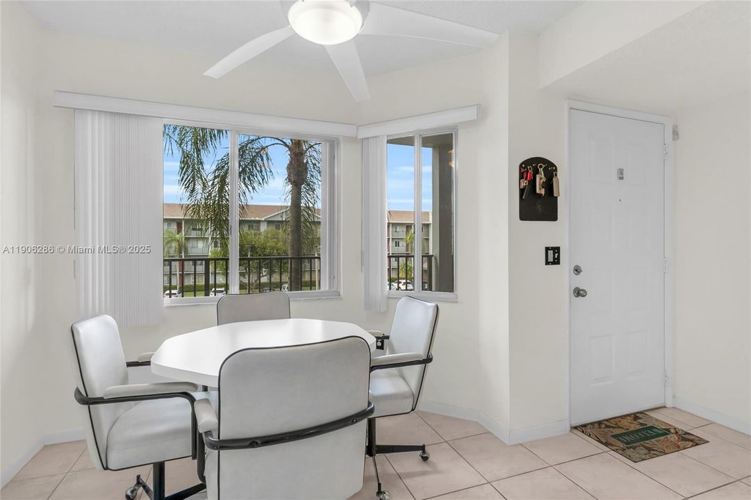 For Sale: $269,500 (2 beds, 2 baths, 1364 Square Feet)