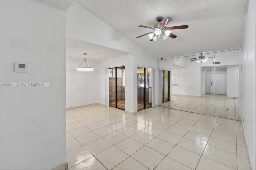 For Sale: $390,000 (2 beds, 2 baths, 932 Square Feet)