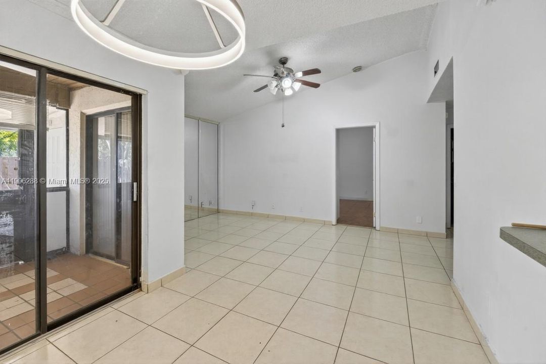 For Sale: $390,000 (2 beds, 2 baths, 932 Square Feet)