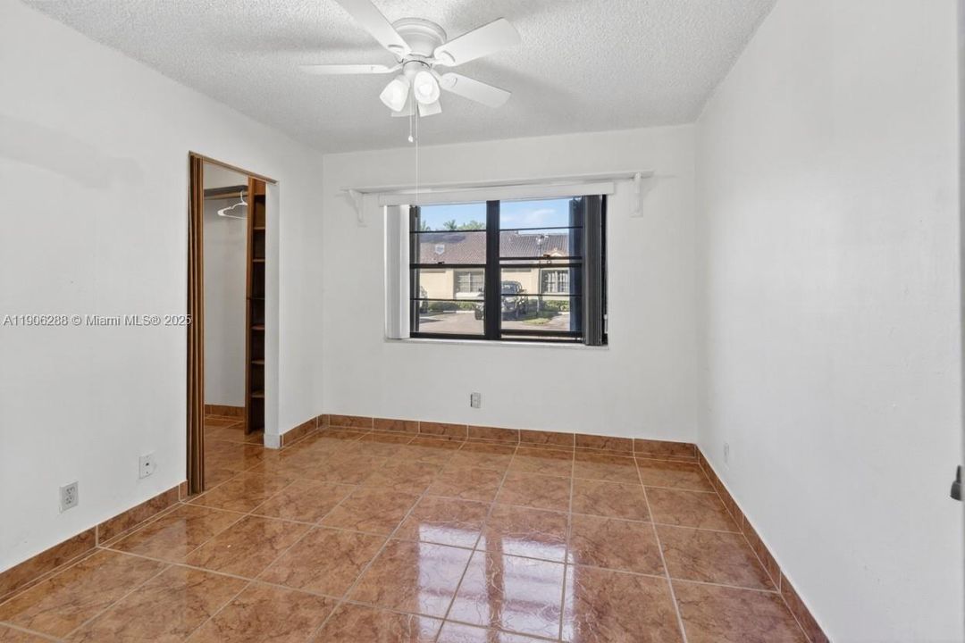 For Sale: $390,000 (2 beds, 2 baths, 932 Square Feet)