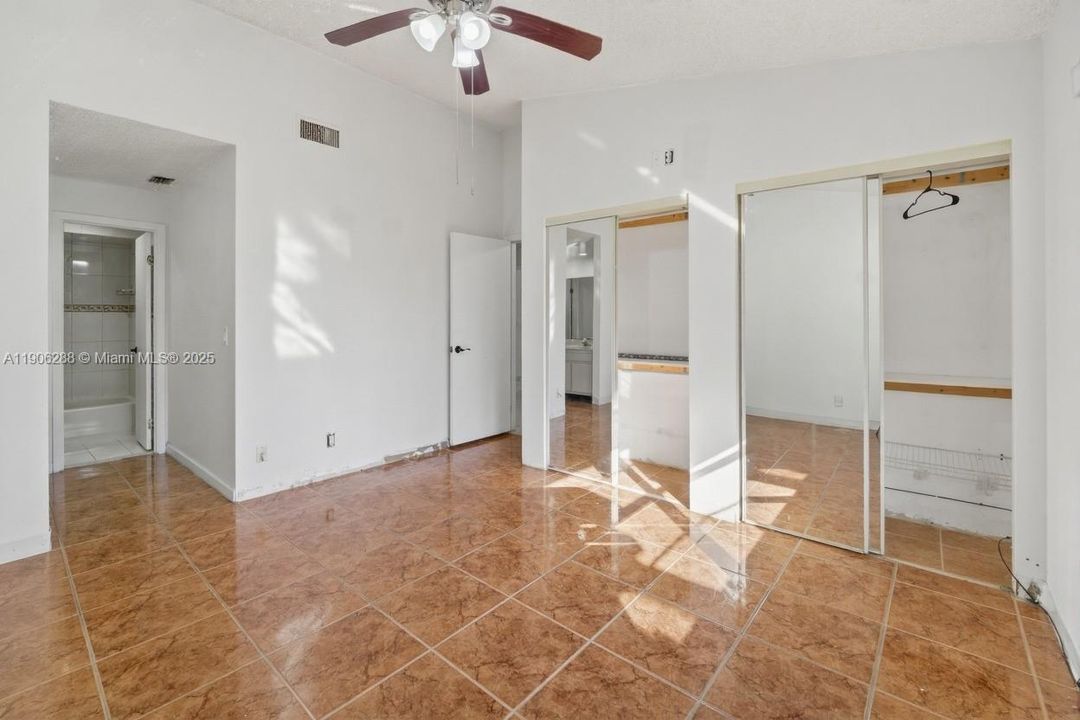 For Sale: $390,000 (2 beds, 2 baths, 932 Square Feet)