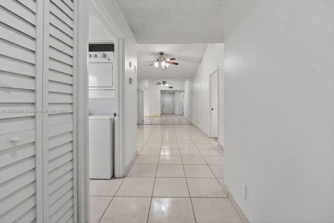 For Sale: $390,000 (2 beds, 2 baths, 932 Square Feet)