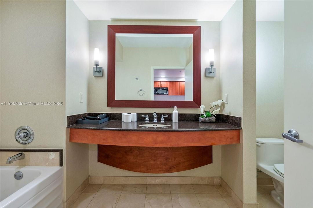 Active With Contract: $250,000 (0 beds, 1 baths, 664 Square Feet)