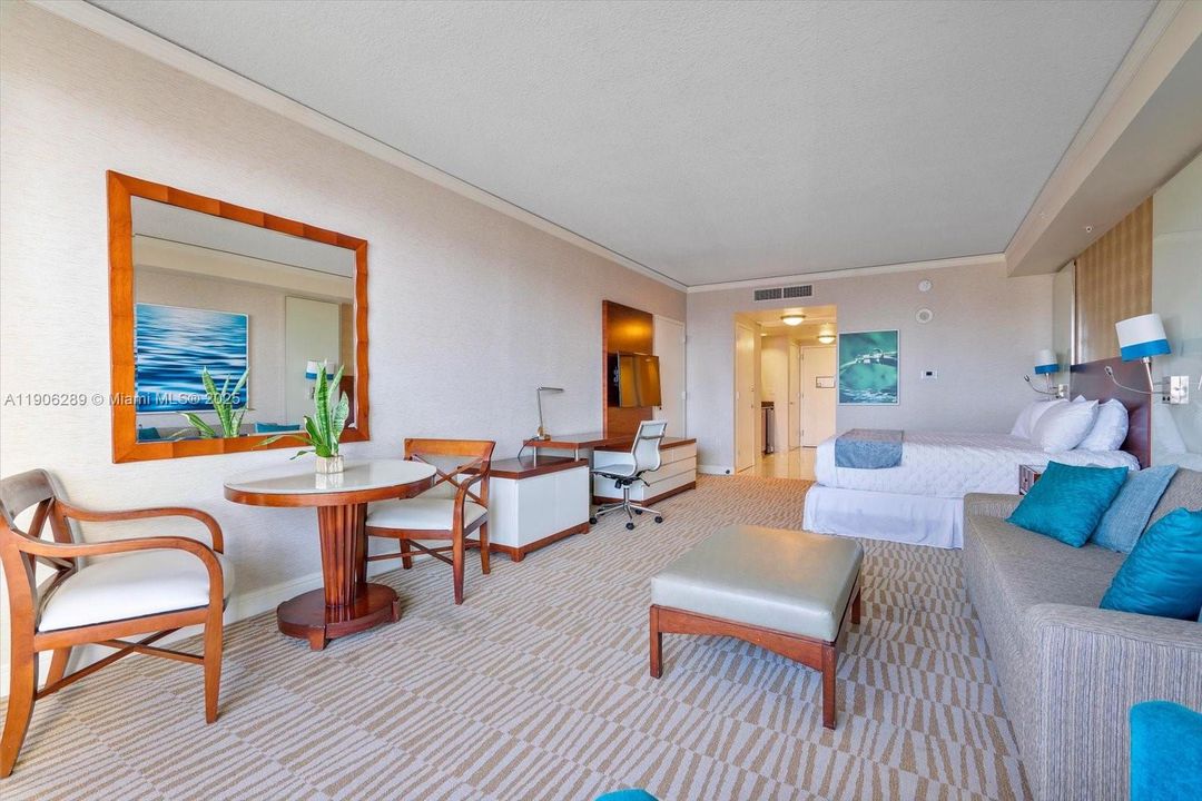 Active With Contract: $250,000 (0 beds, 1 baths, 664 Square Feet)