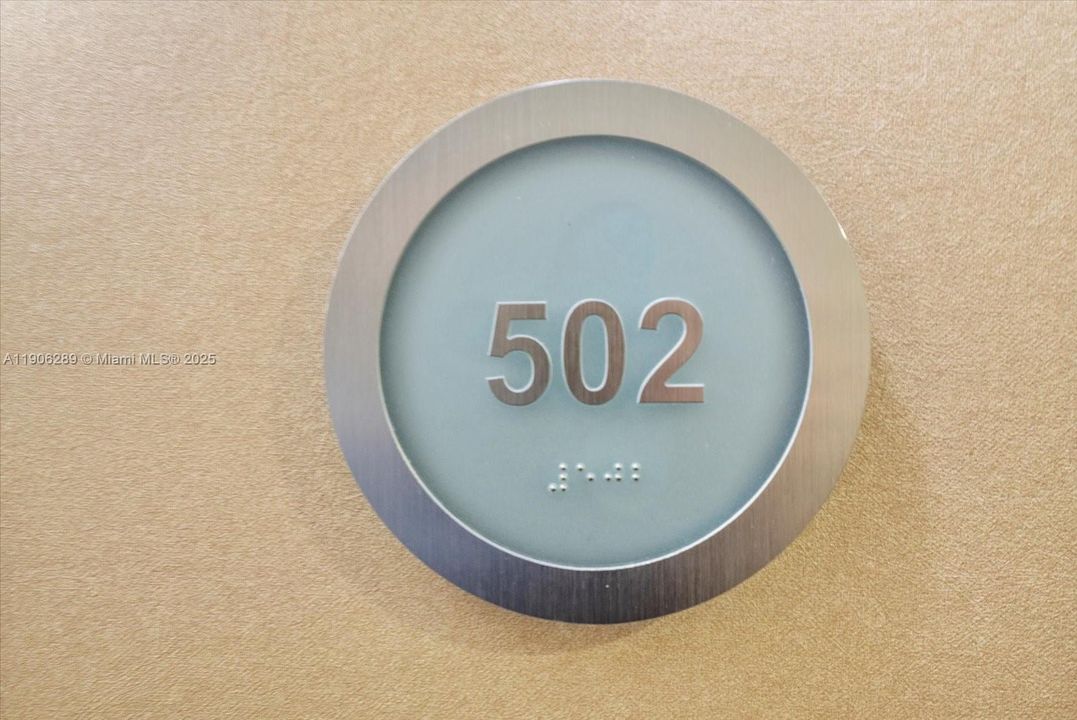 Active With Contract: $250,000 (0 beds, 1 baths, 664 Square Feet)