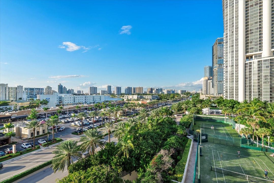 Active With Contract: $250,000 (0 beds, 1 baths, 664 Square Feet)