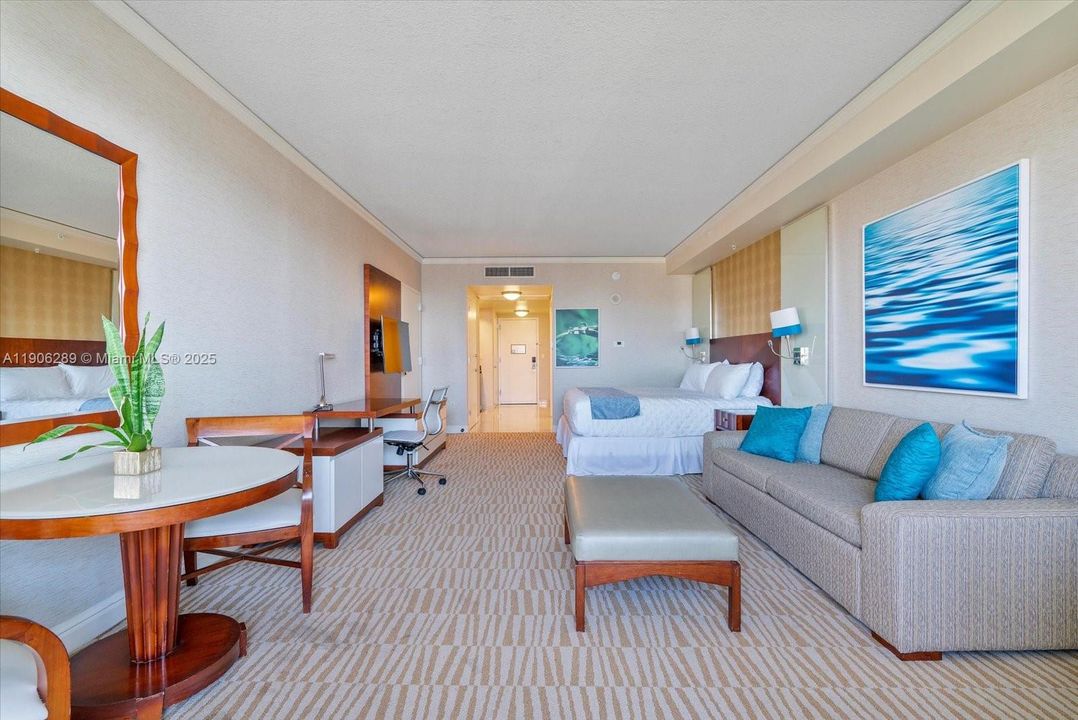 Active With Contract: $250,000 (0 beds, 1 baths, 664 Square Feet)