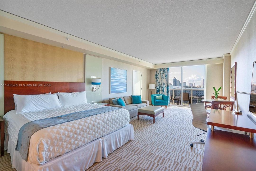 Active With Contract: $250,000 (0 beds, 1 baths, 664 Square Feet)