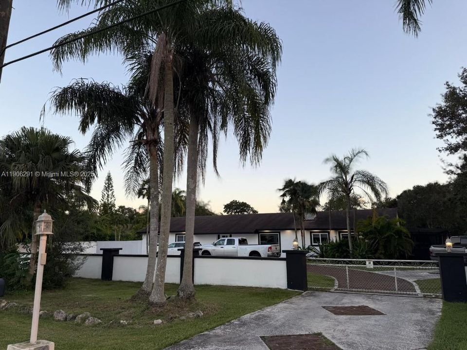 На продажу: $1,300,000 (4 спален, 3 ванн, 2508 Квадратных фут)