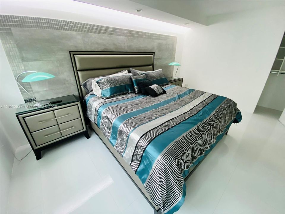 出租: $3,500 (2 贝兹, 2 浴室, 940 平方英尺)