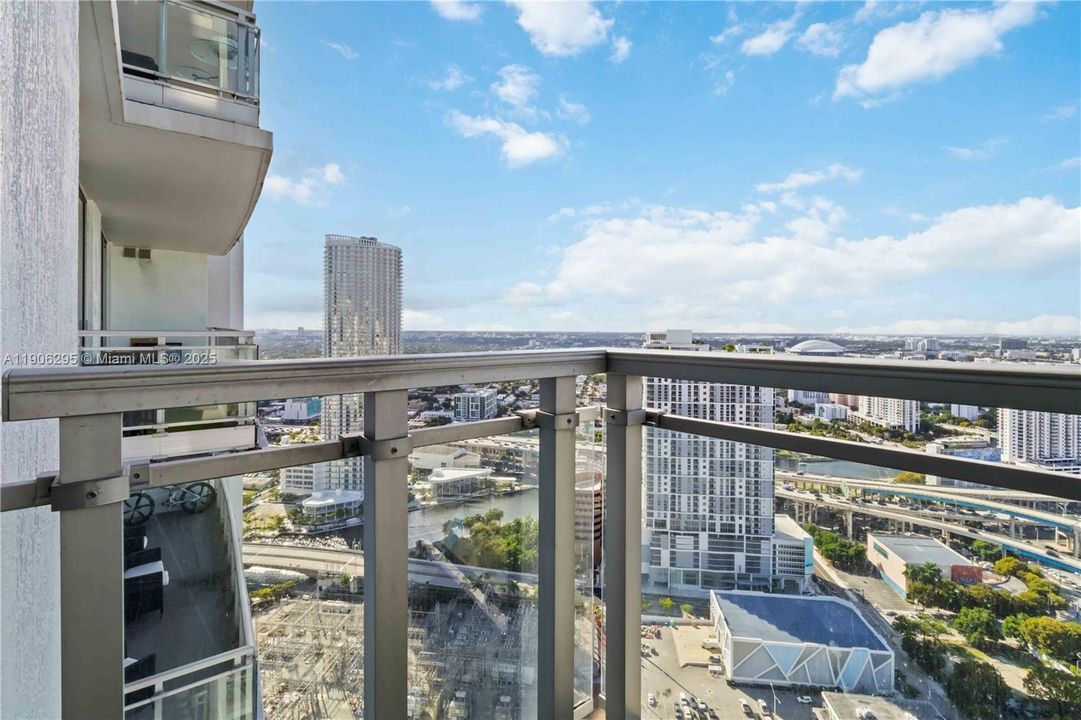 合同活跃: $3,600 (2 贝兹, 2 浴室, 1079 平方英尺)