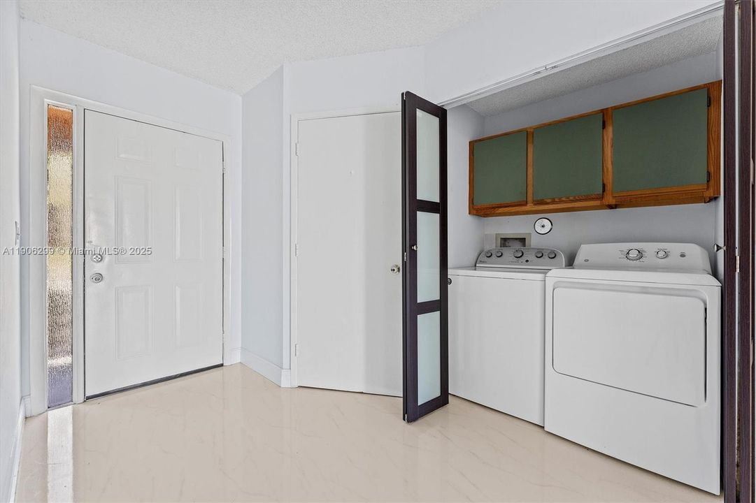 For Sale: $375,000 (3 beds, 2 baths, 1380 Square Feet)