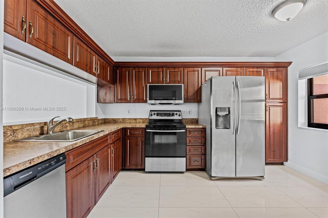 For Sale: $375,000 (3 beds, 2 baths, 1380 Square Feet)