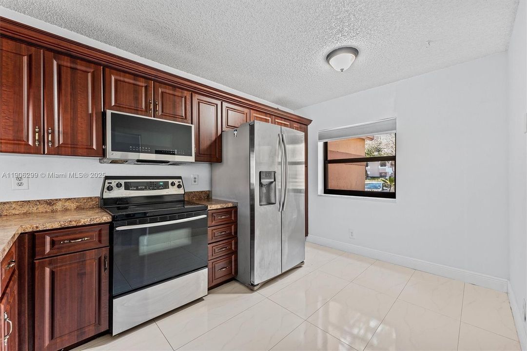 For Sale: $375,000 (3 beds, 2 baths, 1380 Square Feet)