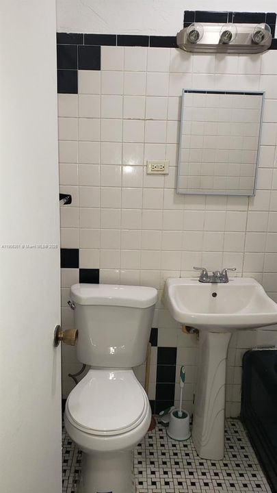 最近租的: $1,599 (1 贝兹, 1 浴室, 521 平方英尺)