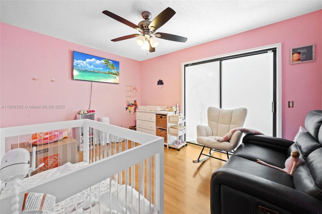 For Sale: $599,999 (3 beds, 3 baths, 1406 Square Feet)