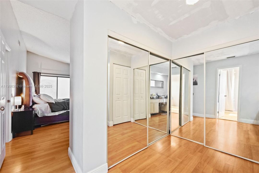 For Sale: $599,999 (3 beds, 3 baths, 1406 Square Feet)