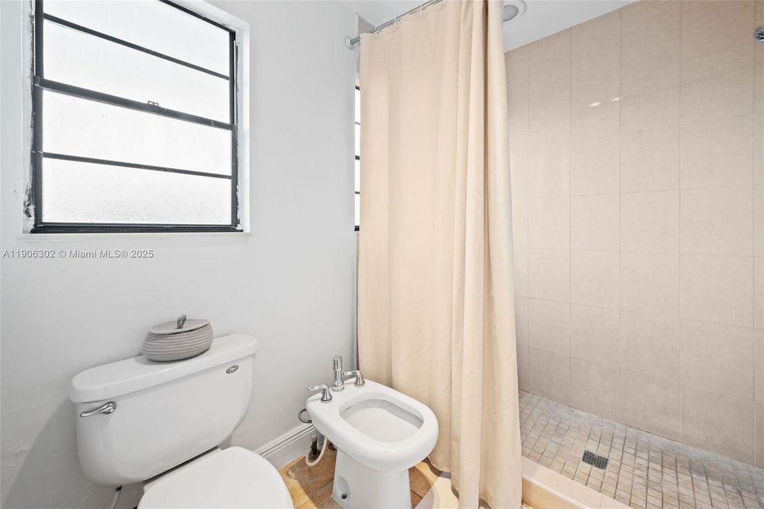 For Sale: $599,999 (3 beds, 3 baths, 1406 Square Feet)