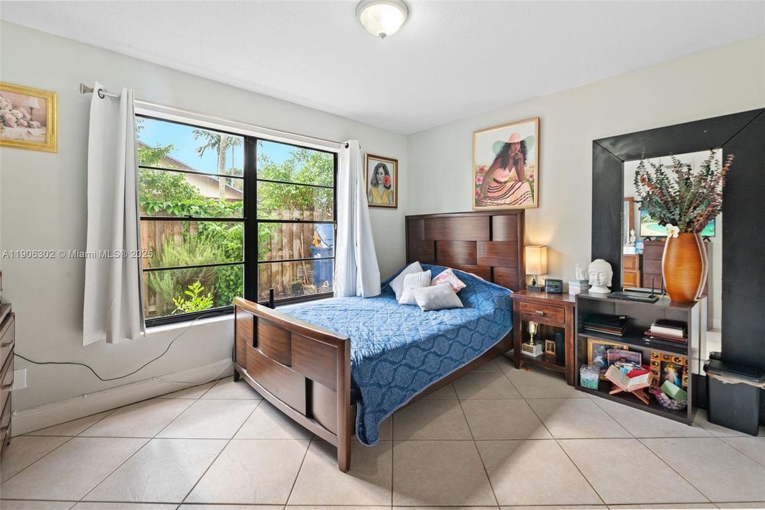 For Sale: $599,999 (3 beds, 3 baths, 1406 Square Feet)