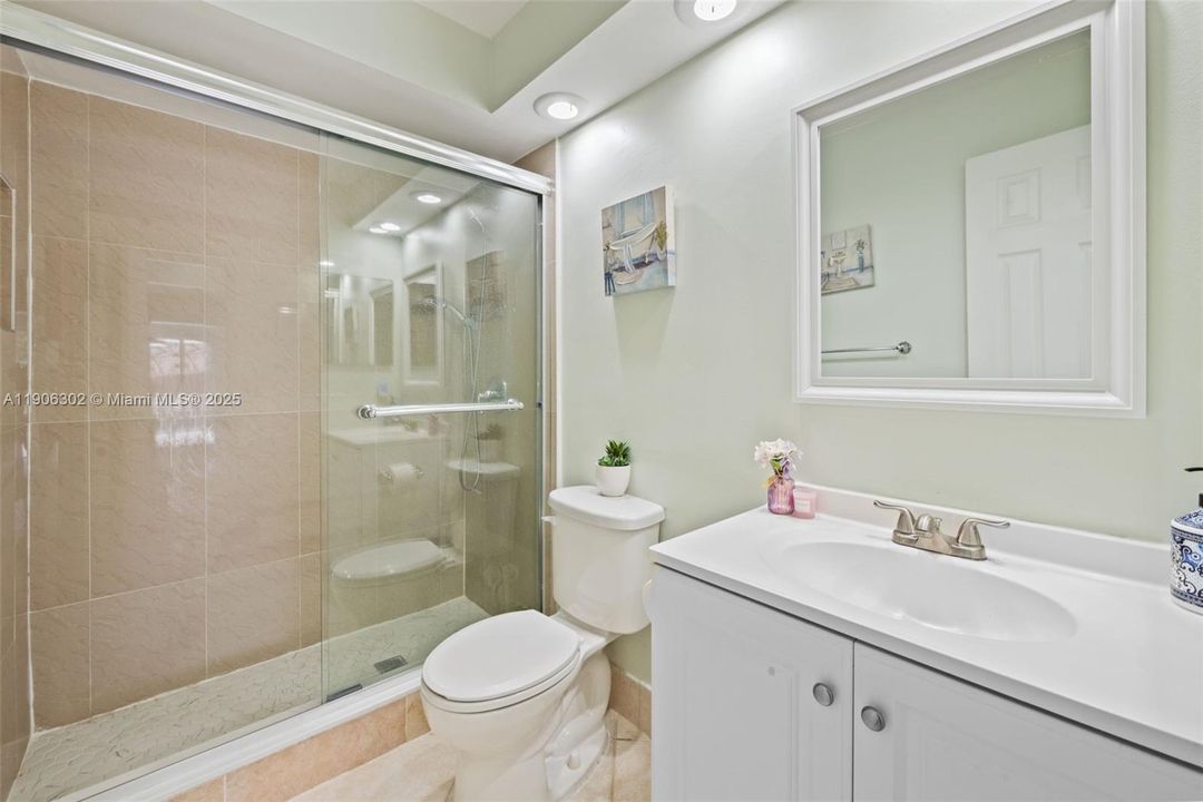 For Sale: $599,999 (3 beds, 3 baths, 1406 Square Feet)