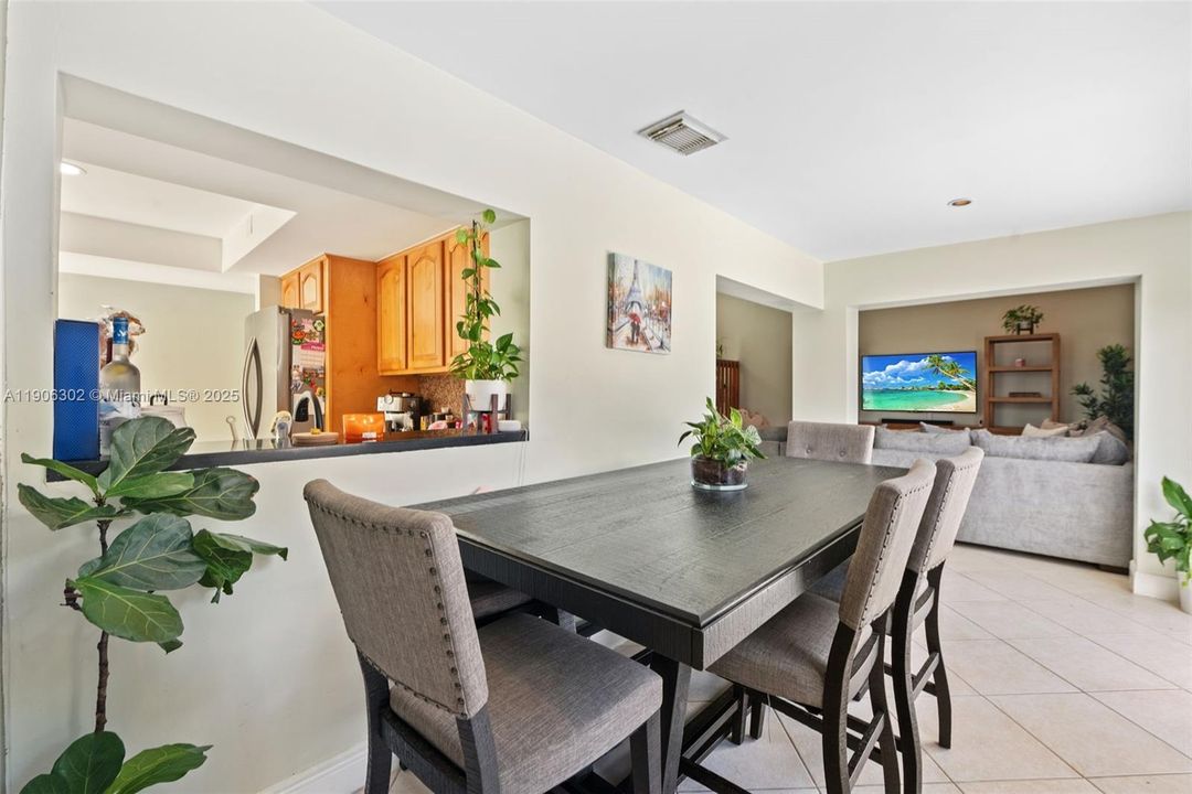 For Sale: $599,999 (3 beds, 3 baths, 1406 Square Feet)