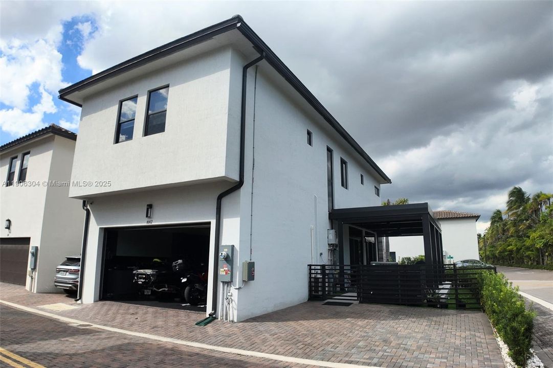 Garage 2 + 2 parking