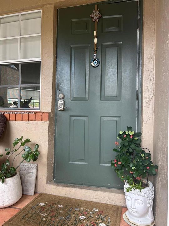 Activo con contrato: $240,000 (2 camas, 2 baños, 985 Pies cuadrados)