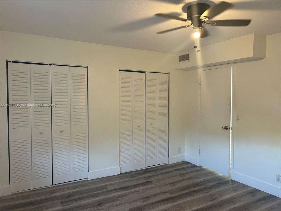 Activo con contrato: $240,000 (2 camas, 2 baños, 985 Pies cuadrados)