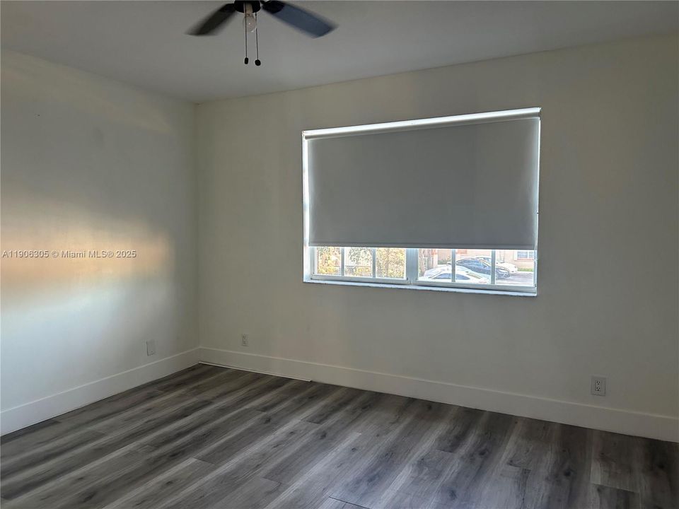 Activo con contrato: $240,000 (2 camas, 2 baños, 985 Pies cuadrados)