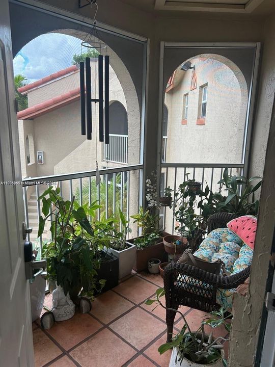 Activo con contrato: $240,000 (2 camas, 2 baños, 985 Pies cuadrados)