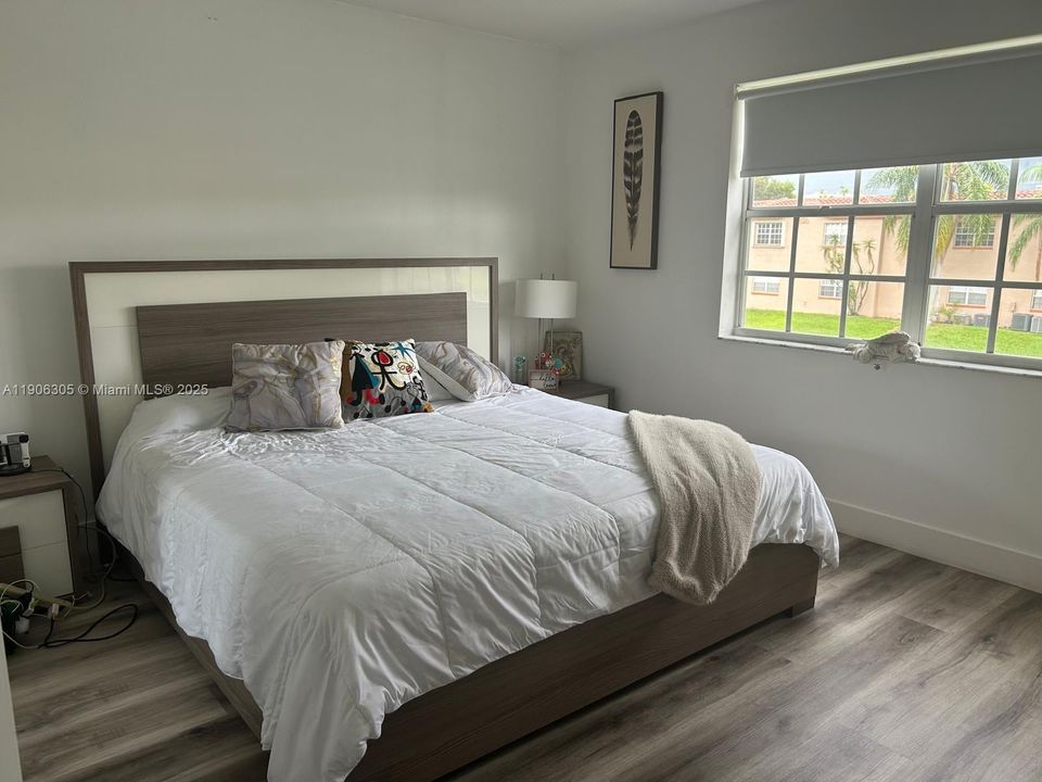 Activo con contrato: $240,000 (2 camas, 2 baños, 985 Pies cuadrados)