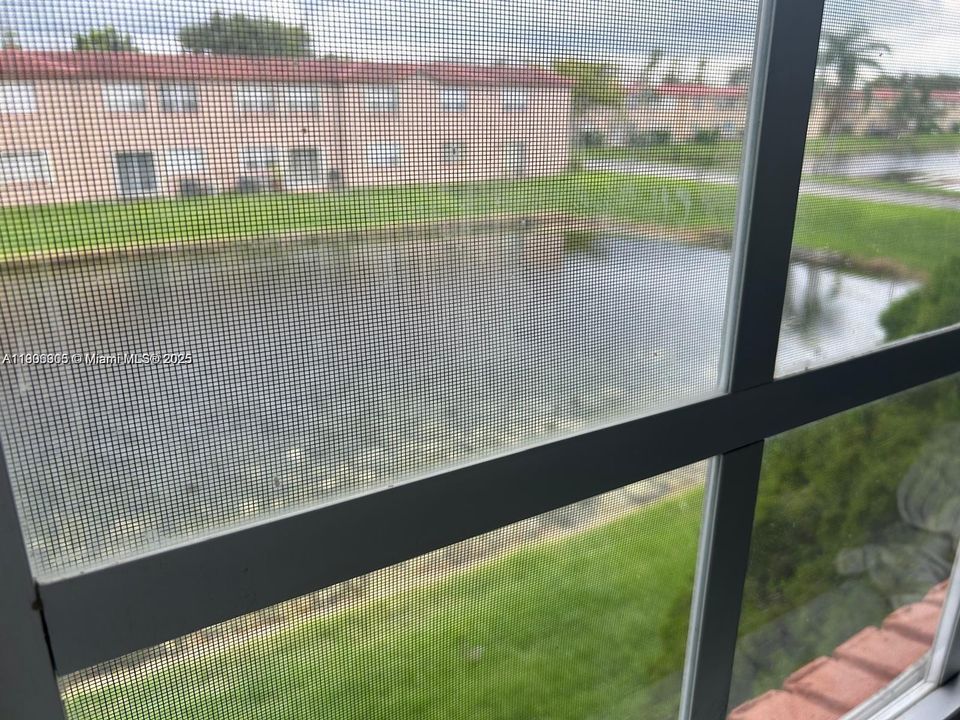 Activo con contrato: $240,000 (2 camas, 2 baños, 985 Pies cuadrados)