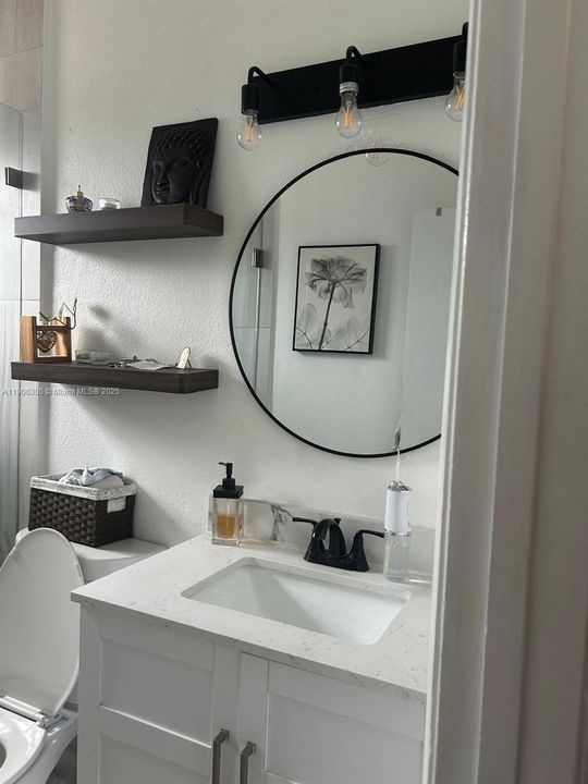 Activo con contrato: $240,000 (2 camas, 2 baños, 985 Pies cuadrados)