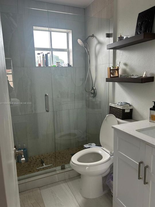 Activo con contrato: $240,000 (2 camas, 2 baños, 985 Pies cuadrados)