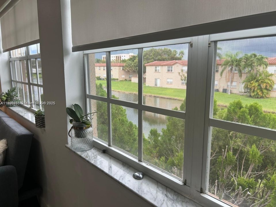 Activo con contrato: $240,000 (2 camas, 2 baños, 985 Pies cuadrados)